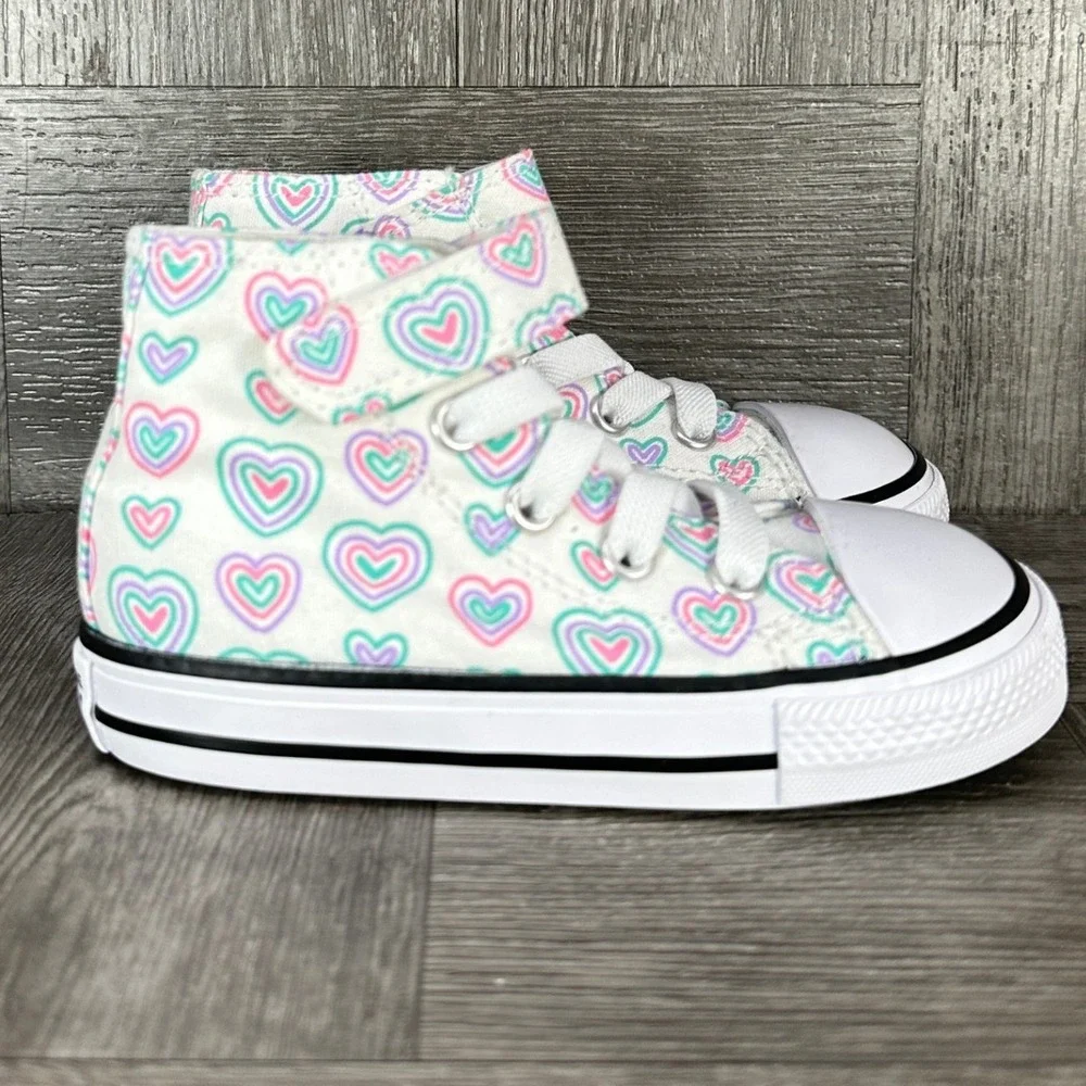 Converse CTAS Infant Size 6 White Heart Print HighTop Sneakers NEW A08379F